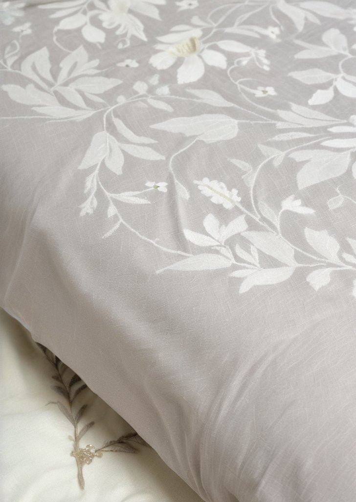 Komplet pościeli w szare kwiatowe serca - obrazek 3