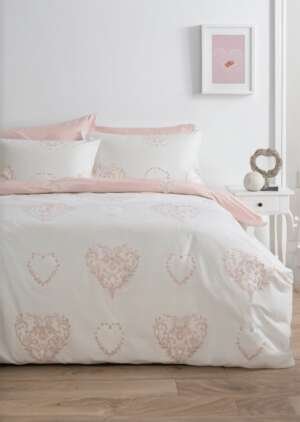 Zestaw pościeli w różowe serce z motywem kwiatowym