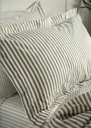 Poszewka na poduszką w melanżowe paski