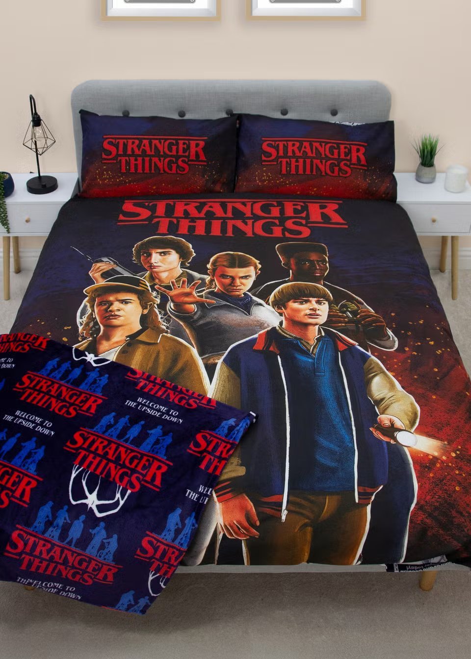 Czarna poszewka na kołdrą Stranger Things Flames