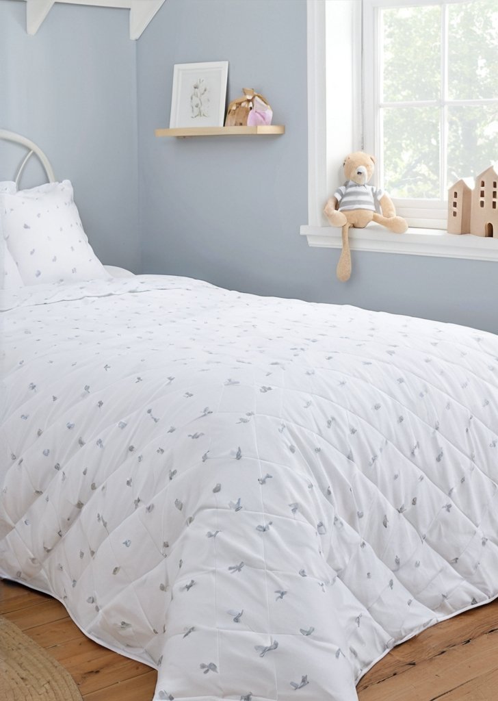 Dwustronna narzuta bawełniana Bianca Fine Linens Mini Star & Stripes w kolorze niebieskim