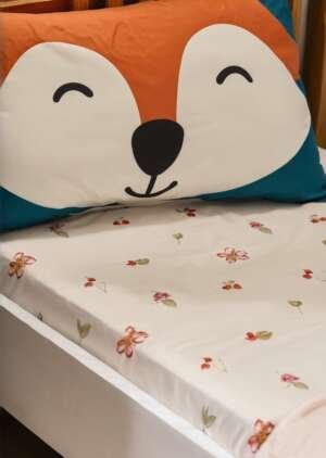 Fox and Woodland Friends w kremowym prześcieradle